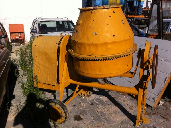 Betoneira Torga  diesel com motor robin 300 litros