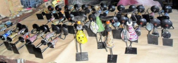 Suporte p/velas arte Africana em férro e missangas