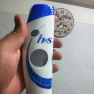 Relógio despertador da H&S projeta horas na parede