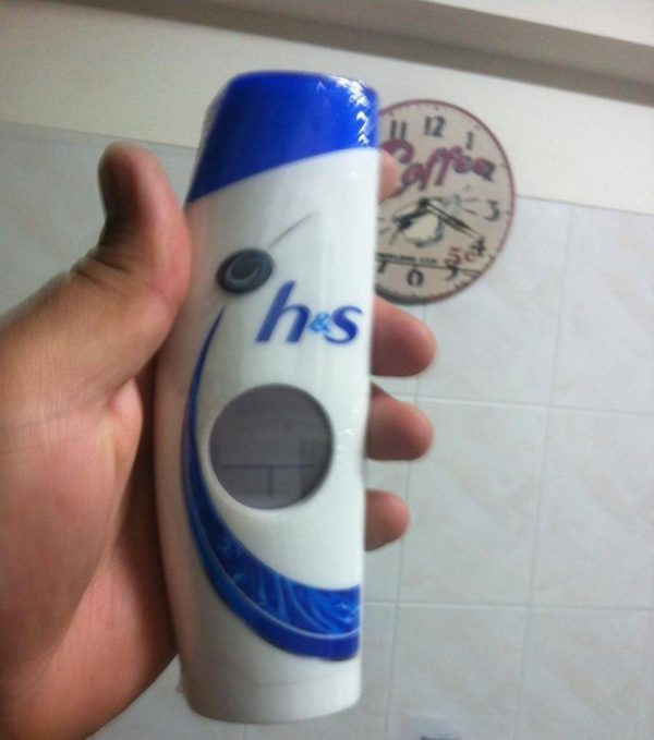 Relógio despertador da H&S projeta horas na parede