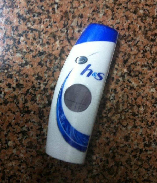 Relógio despertador da H&S projeta horas na parede