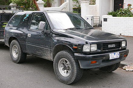 1989-1992_Isuzu_MU_(UCS55)_hardtop_(2015-07-16)