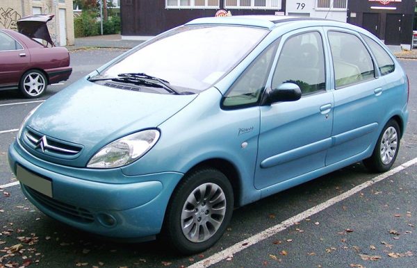 800px-Citroen_Xsara_Picasso_front_20070928