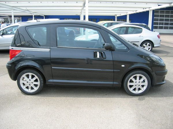800px-Peugeot_1007_03