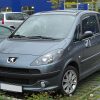 800px-Peugeot_1007_front_20100513