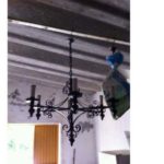 Candeeiro castiçal antigo em ferro forjado