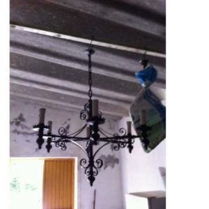 Candeeiro castiçal antigo em ferro forjado