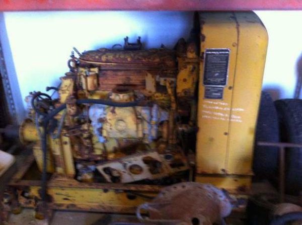 Motor GM Detroit Diesel 4-71n a 2 tempos modelo:1O44-7000 com radiador