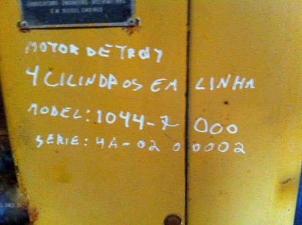 Motor GM Detroit Diesel 4-71n a 2 tempos modelo:1O44-7000 com radiador