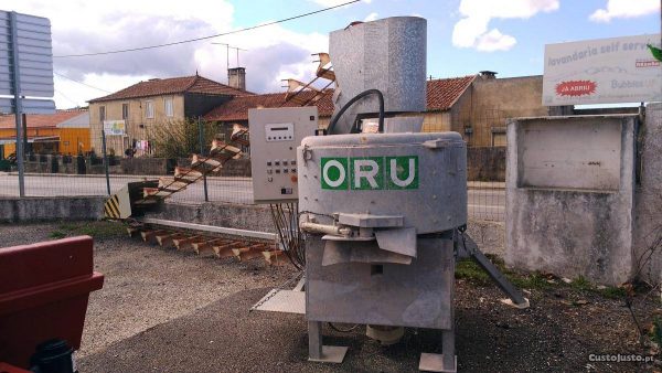 9908129219-misturadora-com-carregador-oru-model-kanguro-um