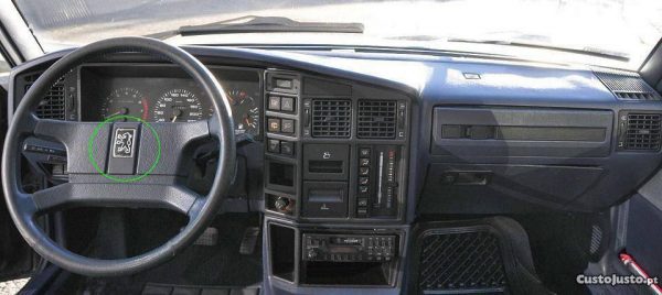 Centro De Volante (Logo-tipo) Azul Peugeot 505 8695