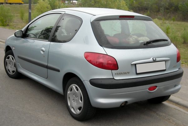 Peugeot_206_rear_20090416