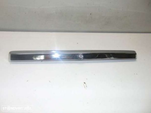 Puxador da mala carrinha Peugeot 505 sw .
