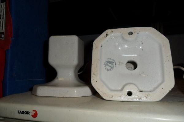 Toalheiro em Porcelana da antiga fábrica Sacavém