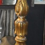 Candeeiro de pé alto antigo em talha dourada Portuguesa