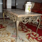 Mesa de centro antiga em bronze e tampo Marmore